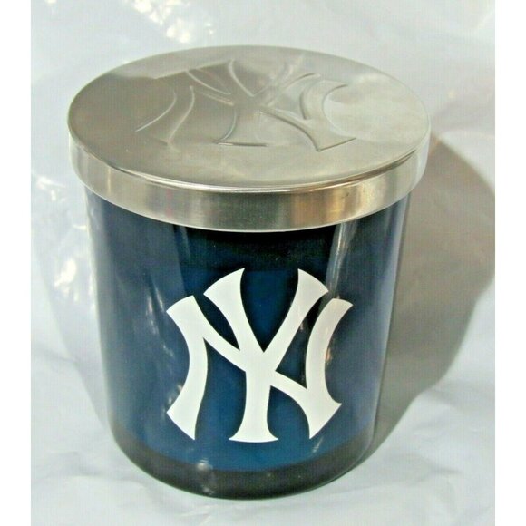 New York Yankees Candle Scent WARM VANILLA Officially Licensed by MLB Net Wt 5oz - Picture 1 of 2